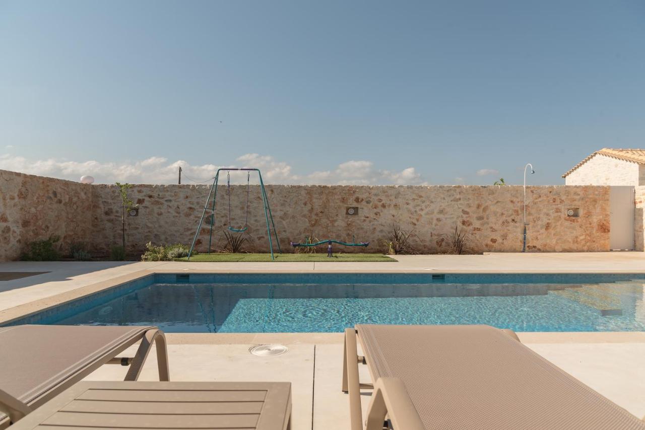 Evaero Villas I, Ii, Iii, IV - An Ever-So Inviting Escape, By Thinkvilla Sfáka Exterior foto